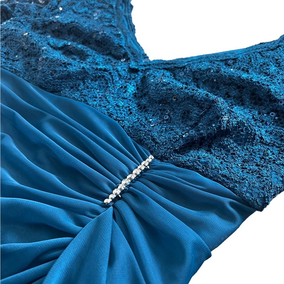 Beautiful Emerald Green Formal Gown With Rhinestone Accent and Lace Top 6 - Picture 6 of 14